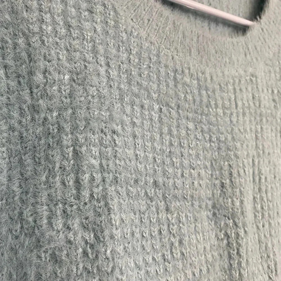 Forever 21 women’s furry crew neck knit sweater plus size 2x color blue - Picture 3 of 5